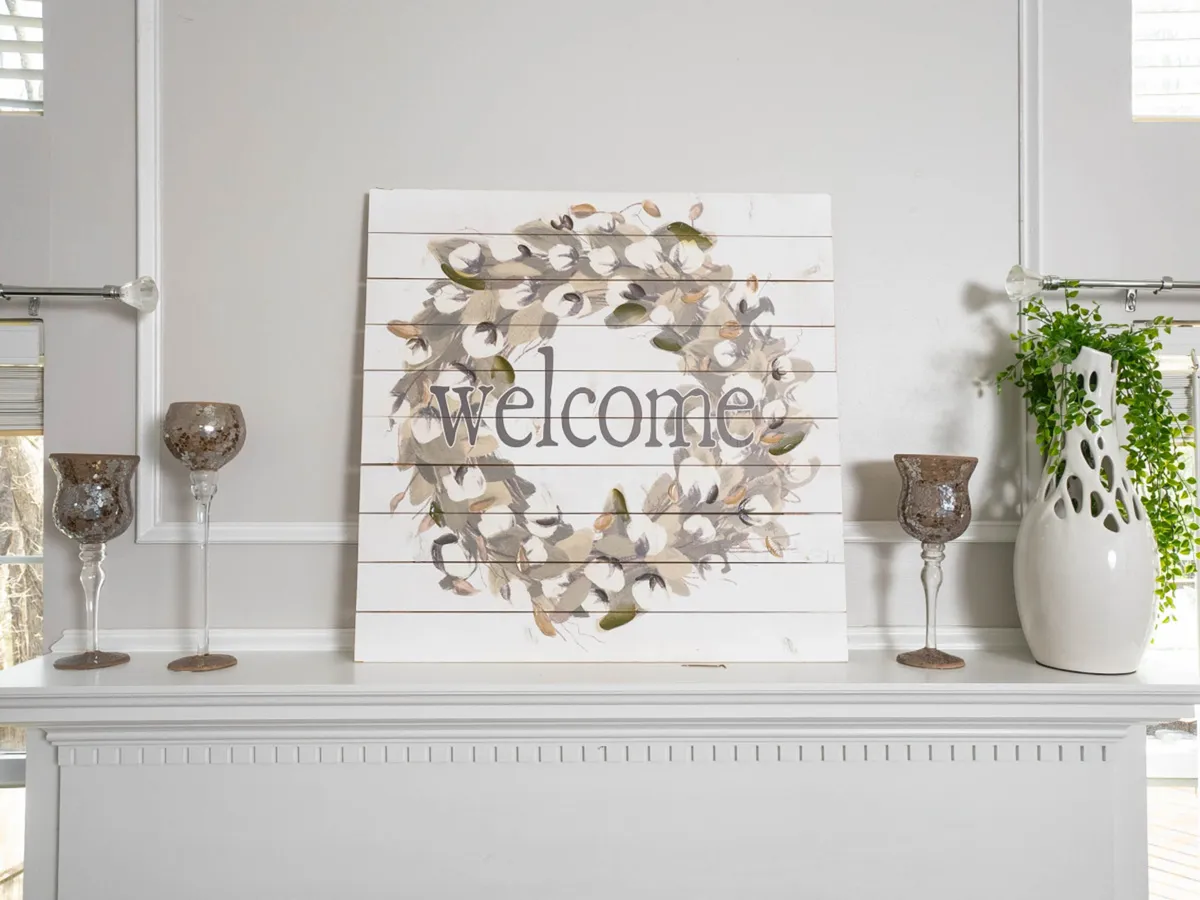 A warmly decorated welcome area featuring a prominent welcome sign, decorative vases, and fresh greenery. The arrangement fosters a sense of hospitality and comfort, ideal for guests seeking a supportive, home-away-from-home environment.